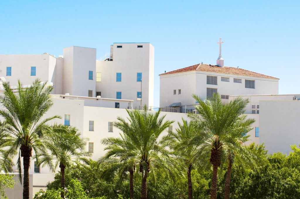 How a Buyer’s Agent Helps You Save Money in Arizona
